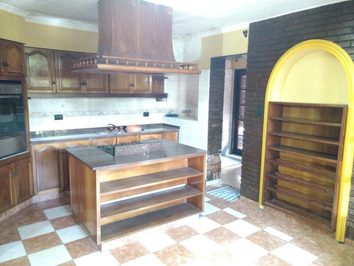 Imagen 8 de 17 de Casa De 3 Dormitorios En Venta En Alberdi Centro Con Cochera Para 3 Autos