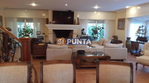 Imagen 3 de 4 de Gran Residencia En Venta