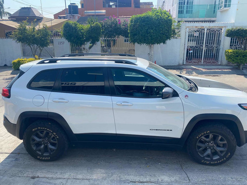 Imagen 10 de 10 de Jeep Cherokee 2015 3.2 Trailhawk Mt