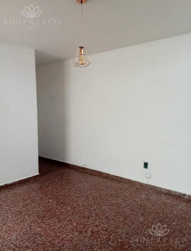 Apartamento Tipo Casita Dos Dormitorios Con Garaje Y Patio En Pocitos