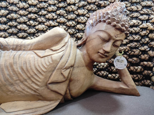 Imagen 2 de 2 de Buda Gautama Acostado En Madera Tallada 50cm Artesanal