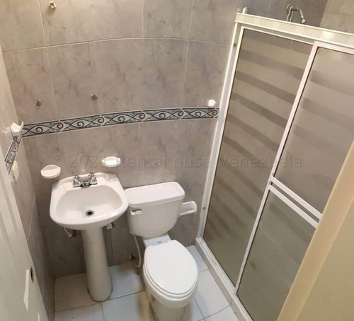 Imagen 7 de 8 de Comoda Casa En Alquiler. 04120656408 Cod Mls 23-3569