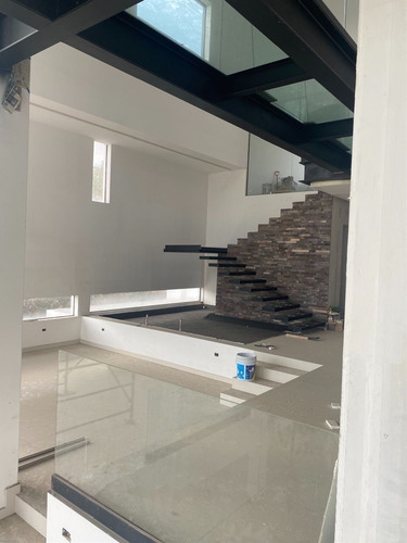 Lujosa Casa En Venta. En Bosque Real.
