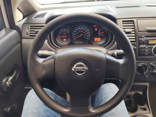 Imagen 13 de 15 de Nissan Tiida 1.8 Sense Sedan Std 6 Vel Ac 2011