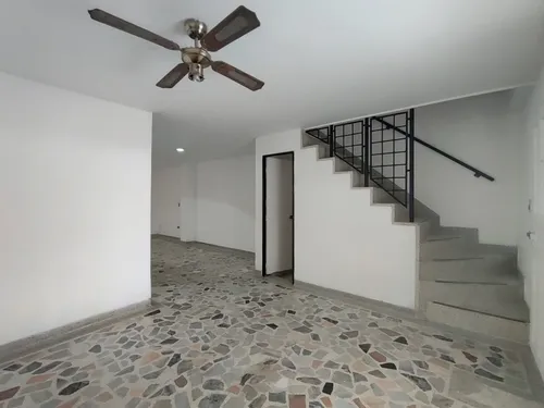 Casa En Arriendo En Avenida Libertadores. Cod A30663