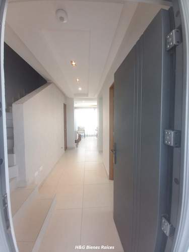 Casa De 3 Niveles Con Excelente Precio En Dominio Cumbres