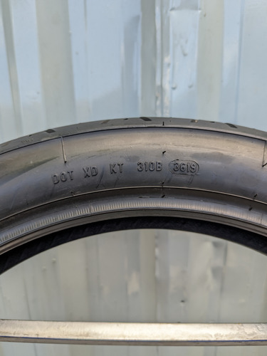 Pirelli Phantom Sportscomp 100/90-18 Pneu Dianteiro Usado (Usado)