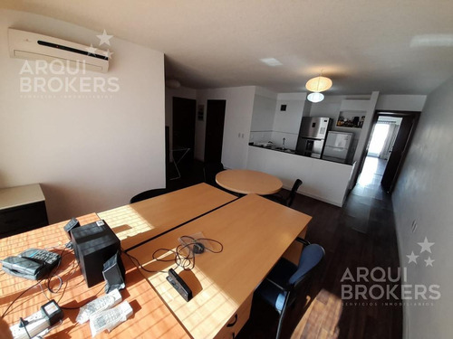 Imagen 7 de 20 de Apartamento Venta De 1 Y 1/2 Dormitorio Con 2 Terrazas Y 2 Garajes En Pocitos