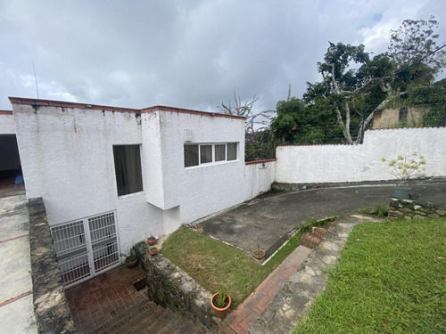 Venta De Casa En La Urbanización Las Marías El Hatillo! Gran Terreno!!