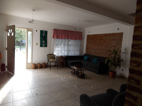 Casa Con Local Comercial Y Monoambiente