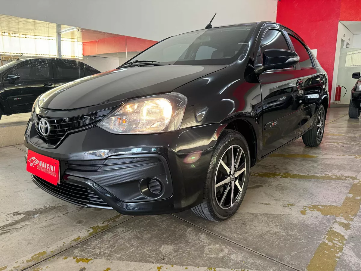 Toyota Etios Sedán 1.5 X Plus 16v Aut. 4p