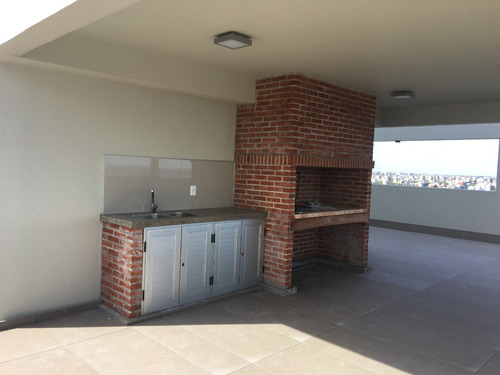 Gonzalo Ramirez Y Ejido. Piso 22, Gran Vista, 1 Dorm Con Placard 1 Baño, A/a, 2 Bbcoa. Laudry, Play Room Con Wifi, Juegos Para Niños, Porteria 24hs, Vigi. 24 Hs Garaje Y Gastos Conexiones Incluidos