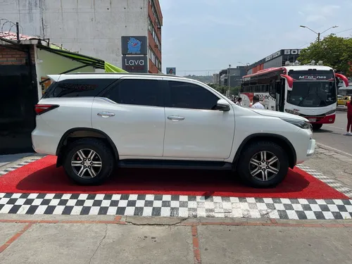 Toyota Fortuner Srv 2.4 4x2 At