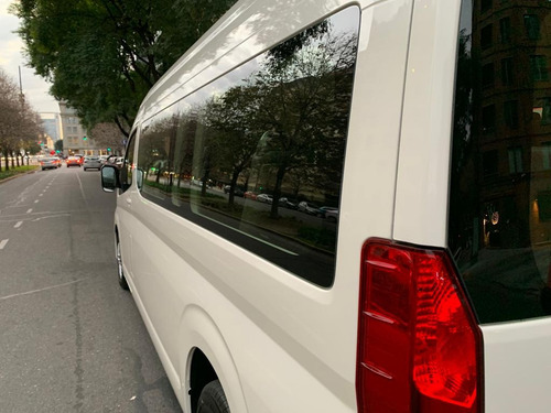 Toyota Hiace 2.8 Tdi Commuter 6at 14a