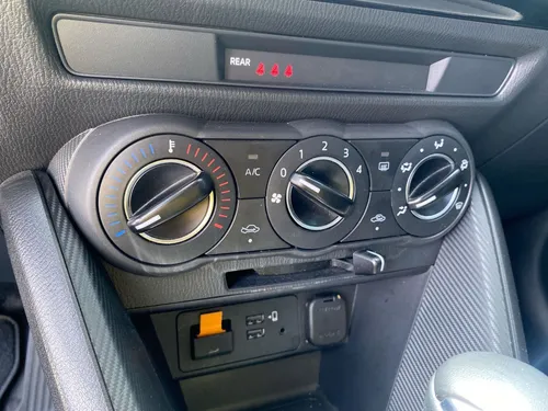 Mazda 2 1.5 Touring Carbon Edition