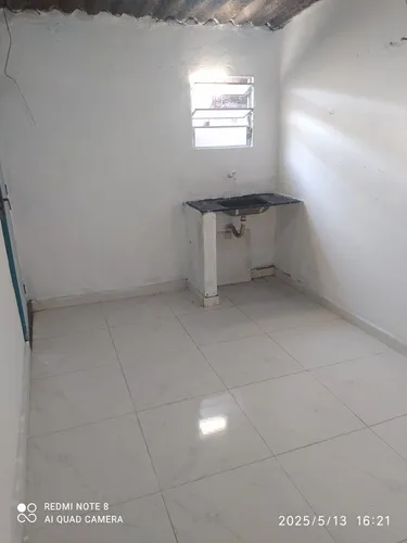 Aluga-se 1comodo P/ Rapazes