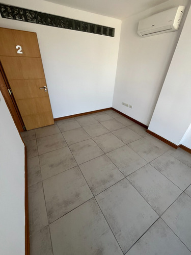 Dueño Vende ! Excelente Oportunidad. Semi Piso Frente A La Estación De Banfield.