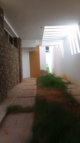 Imagen 2 de 19 de En Venta Hermosa Casa A Estrenar De 2 Niveles En El Conjunto Residencial Majestic En La Isla De Margarita, Municipio Maneiro, Venezuela