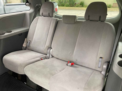 Imagen 14 de 15 de Toyota Sienna 2017 5p Ce V6/3.5 Aut