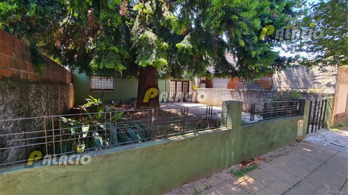 Casa 3 Amb En Amplio Lote Propio De 300m²