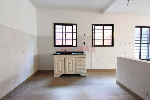 Venta Hermosa Casa 6 Amb En Barracas Con Cocheras