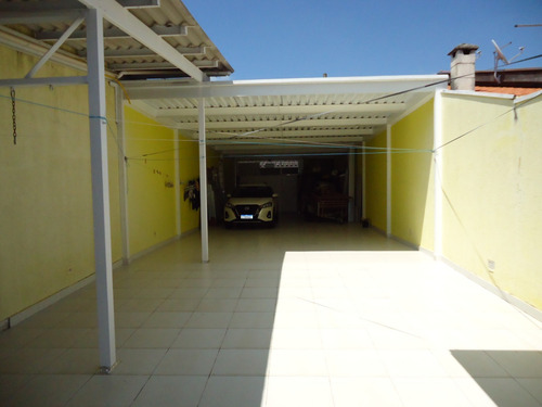 Vende-se Galpão Com Edícula, No Bosque Dos Eucalíptos Em Ótima Localização.