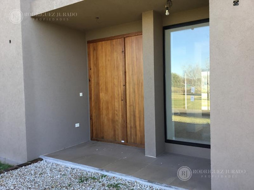 Imagen 4 de 30 de Casa A La Laguna De Excelentes Terminaciones - El Canton