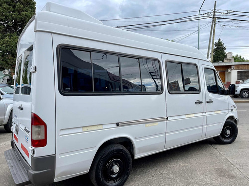 Imagen 4 de 25 de Mercedes-benz Sprinter 2008 2.1 313 Combi 3550 11+1 Lujo