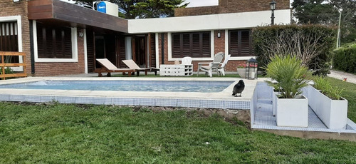 Imagen 24 de 30 de Excelente Chalet 3 Amb Con Departamento 2 Amb Para Huéspedes Y Piscina (1500m2)