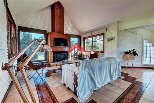 Venta De Casa 4 Dormitorios En Cantegril, Punta Del Este- Ref: 6493