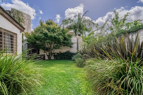 En Venta V. Lopez Divina Casa De 3 Dorm Estudio/play Jardin