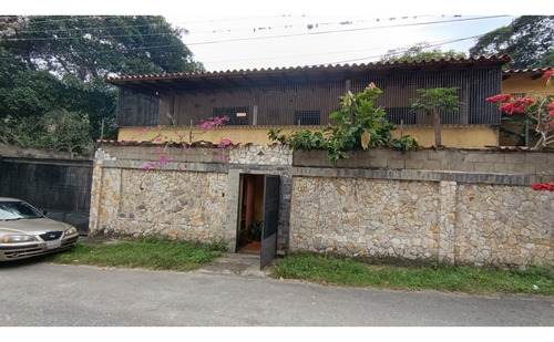 Vende Casa En El Sector El Cucharito. V22-018scu-yceg