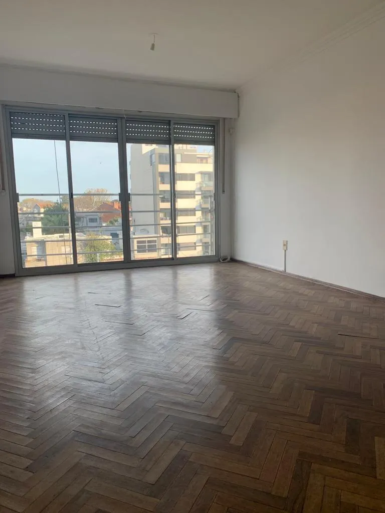 Se Alquila Apartamento De 3 Dormitorios, Al Frente, Sobre Avenida Italia A Pocos Metros De Bvar. José Batlle Y Ordoñez, Ubicado En La Blanqueada / Parque Batlle, Próximo A Buceo! · Foto 4