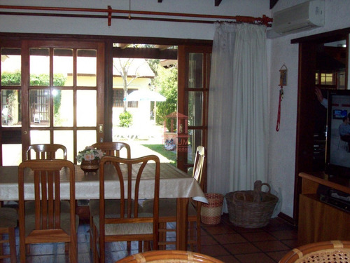 Chalet A Pocas Cuadras Del Mar En Venta- Ref: 540