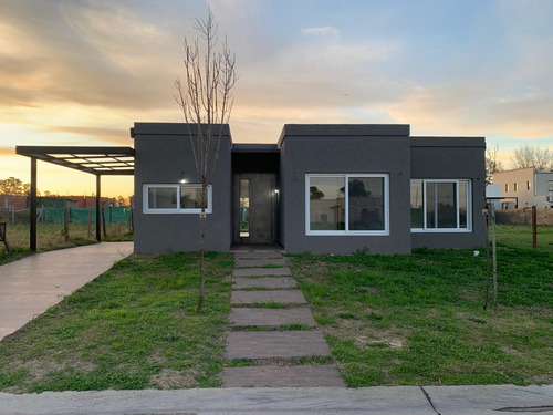 Casa En Venta Tres Dormitorios En Una Planta Barrio Santo Tomas Pilar