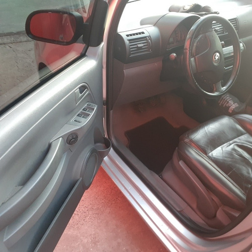 Imagen 7 de 21 de Volkswagen Suran 2010 1.9 Sdi Highline Cuero 90e
