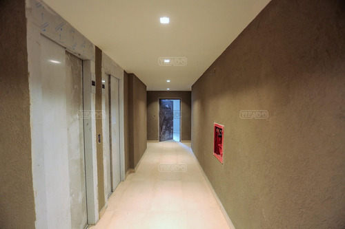 Departamento En Venta Ubicado En Centro De Bariloche, Bariloche