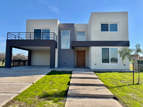Venta De Casa A Estrenar En Barrio Cerrado Village Joven