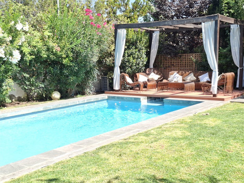 Casa En Arriendo De 4 Dorm. En Lo Barnechea