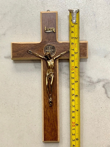 Crucifixo De Madeira E Metal Medalha São Bento 23cm Lindo