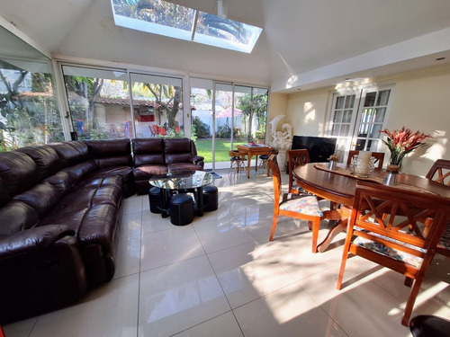 Casa En Venta De 5 Dorm. En Ñuñoa