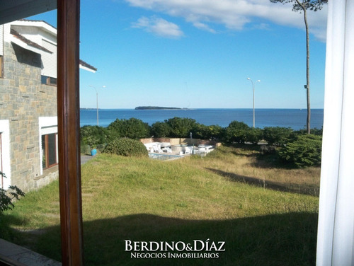 Esplendida Casa Frente Al Mar- Ref: 359