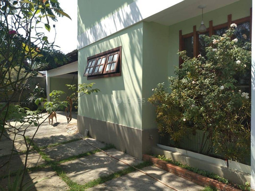 Imagem 5 de 14 de Casa Duplex Em Condomínio, Bem Localizada, Cômodos Amplos, Quintal, 04 Qts./04 Suítes, 338 M², R$ 1.400.000,00 - Itaipu - Niterói/rj - Ca20683