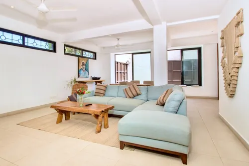 2 Casas Por El Precio De Una! Villa De 7 Recamaras Con 2 Albercas Lock-off Amueblada