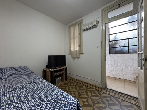 Casa De Pasillo Unica A La Venta 2 Dormitorios Con Patio Y Terraza En El Centro