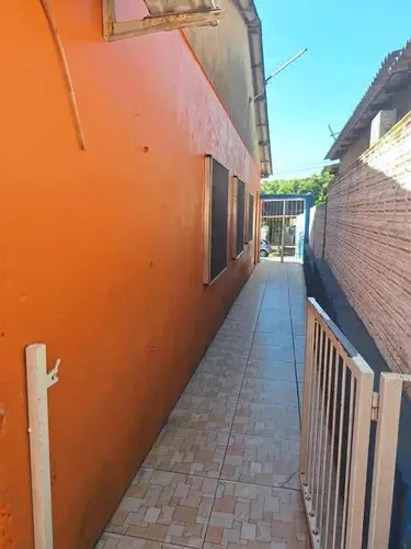 Imóvel Enorme Em Rua Asfaltada No Topo Do Bairro.