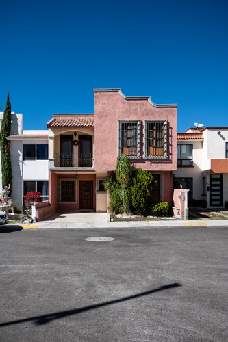 Casa En Monte Blanco En Querétaro En Privada Con Seguridad