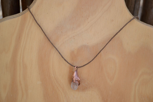 Imagen 2 de 6 de Collar De Cuarzo Rosa Con Cobre, Regalo De Joyeria De Autor