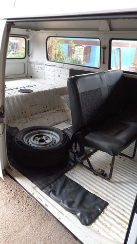 Kombi Ano 2006 1.4 Flex 8v Passageiros 11 Lugares