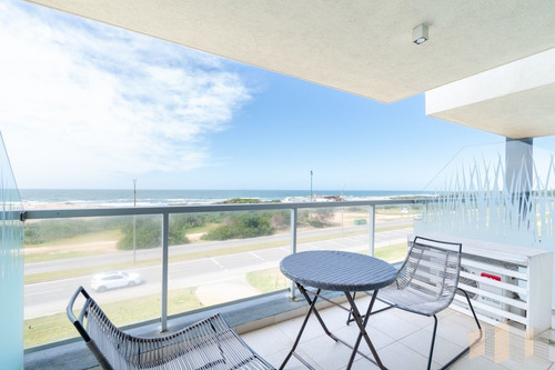 Imagen 2 de 28 de Apartamento De Tres Dormitorios En Suite En Venta Con Vista El Mar En Primera Línea Playa Brava